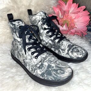 Dr. Martens Hackney Canvas Boots Black and White Floral Skulls Size US 7